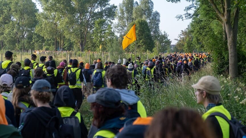 Almanya'da AfD Kongresi Karşıtı Gösterilere Polis Müdahalesi