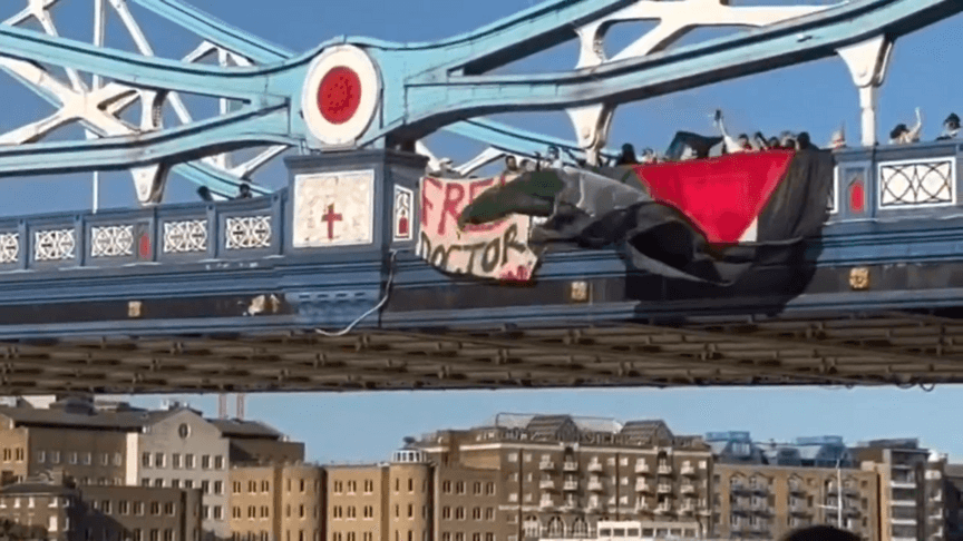 Londra Tower Bridge'de Filistinli Doktor İçin Eylem