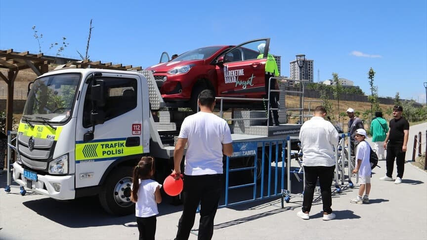 İstanbul'da Emniyet Kemeri Simülasyon Aracı ile Farkındalık Etkinliği