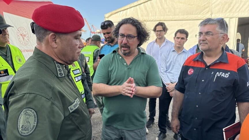 Venezuela Savunma ve Dışişleri Bakanları, Türk Arama Kurtarma Ekibini Ziyaret Etti