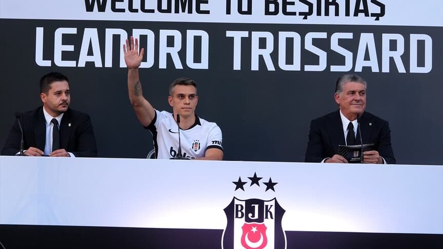 Leandro Trossard, Beşiktaşlı Taraftarlarla Buluştu ve Sözleşme İmzaladı