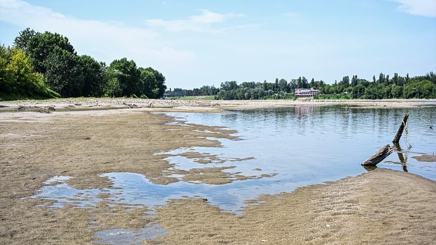 İtalya'da Aşırı Sıcaklıklar Po Nehri'nde Kuraklık ve Tarım Üretiminde Sorunlara Yol Açıyor