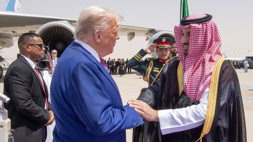 Trump'ın Suudi Arabistan'ın Husilere Yönelik Askeri Operasyonuna Destek Verdiği İddiası