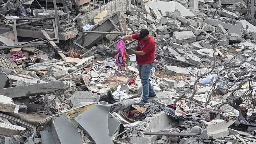 Lübnan'da İsrail Saldırılarının Etkilediği Nebatiye'de Aileler Anılarını Topluyor