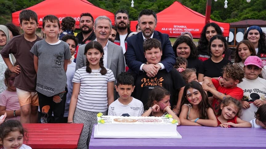 İstanbul'da Aileler 'Dijital Detoks' Kamplarında Teknolojiden Uzaklaşıyor