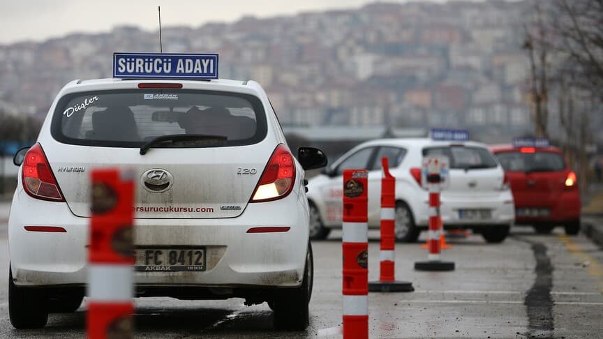 Güneşe Çıkamayan Sürücü Adayı Akşam Direksiyon Sınavına Girecek