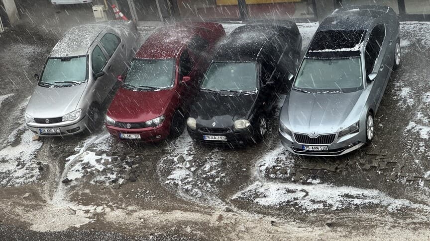 Ardahan'da Doluyla Karışık Sağanak Etkili Oldu