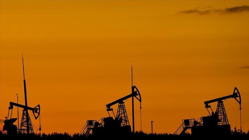 Rus Petrolüne Tavan Fiyat Yapanlara Satış Yasağı Uzatıldı