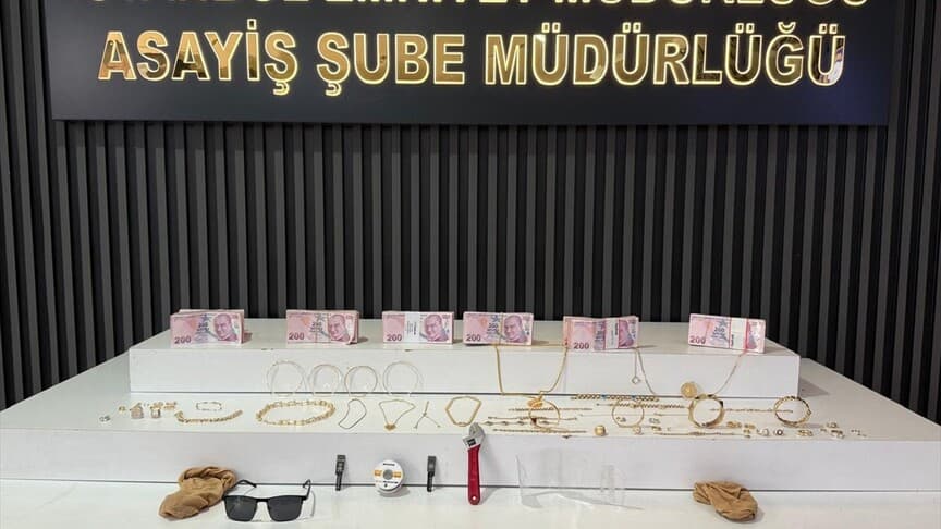 İstanbul'da Evlerden Yüksek Değerli Hırsızlık Yapan 3 Şüpheli Yakalandı