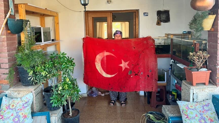 1974'teki Kıbrıs Barış Harekatı'nda Kullanılan Bayrak 36 Yıldır Sandıkta Saklanıyor