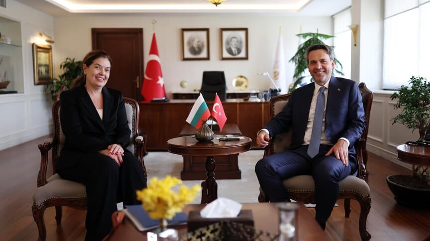 Enerji Bakanı Bayraktar, Bulgaristanlı Bakan Petrova ile İşbirliği Konularını Ele Aldı