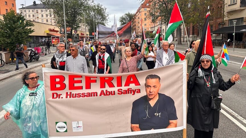 İsveç'te İsrail'in Filistin ve Lübnan'a Yönelik Harekatları Protesto Edildi