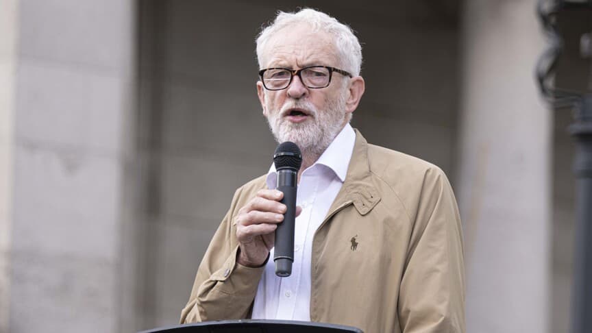 Eski İşçi Partisi Lideri Corbyn, Starmer Döneminde Kaçırılan Fırsatlara Dikkat Çekti