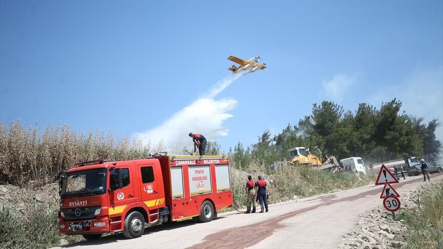 Çanakkale'deki Orman Yangınına Müdahale Devam Ediyor