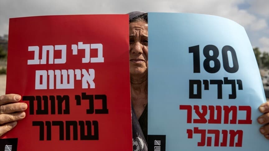 Ofer Askeri Hapishanesi Önünde Filistinli Çocuklar İçin Sessiz Protesto