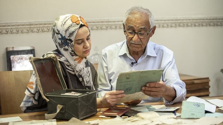 Iraklı Aile Osmanlı Arşivlerini Özenle Saklıyor