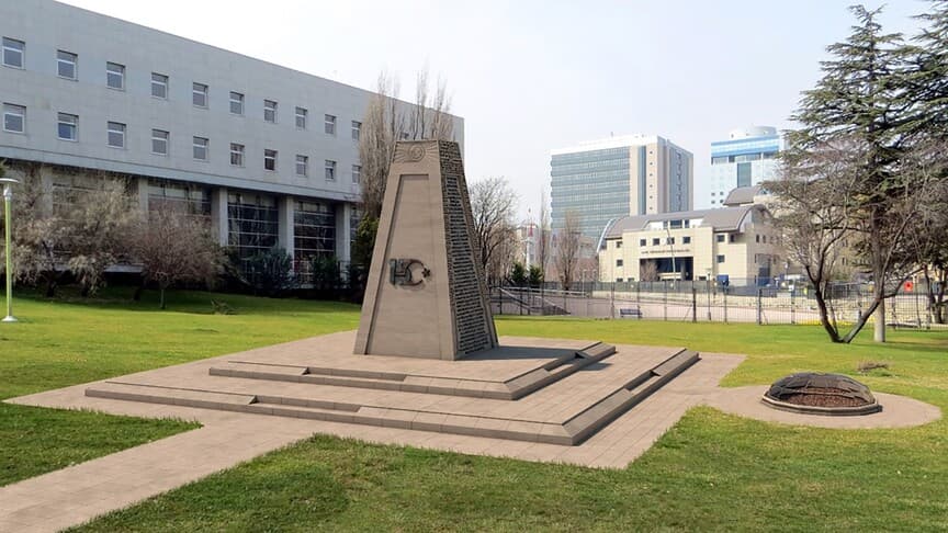 Meclis'te 15 Temmuz'un İzlerini Taşıyan Anıtlar