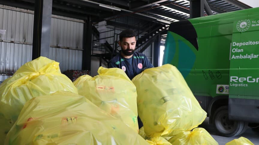 Sakarya'da Depozito Sistemi ile 9 Milyona Yakın İçecek Ambalajı Geri Dönüştürüldü