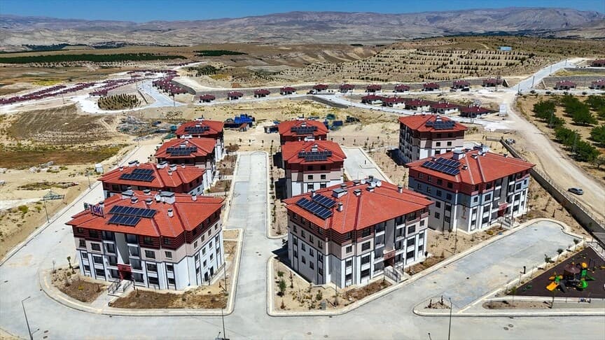 Malatya'da Deprem Konutları Hak Sahiplerine Teslim Ediliyor