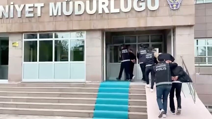 Operasyonlarda Yakalanan 1926 Şüpheliden 976'sı Tutuklandı