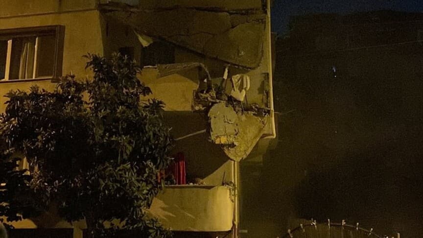 Küçükçekmece'de Çökme Meydana Gelen Apartman Boşaltıldı