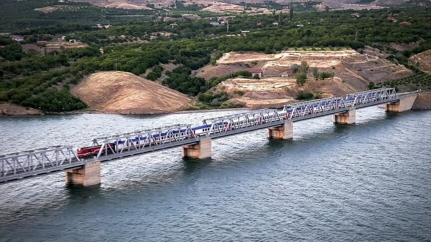 Türkiye'nin En Uzun Demir Yolu Köprüsü 40 Yıldır Hizmette