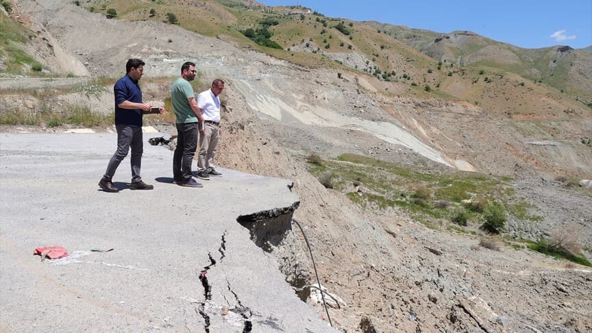 Hakkari'deki Heyelanda 8 Milyon Metreküp Toprak Hareket Ettiği Tespit Edildi