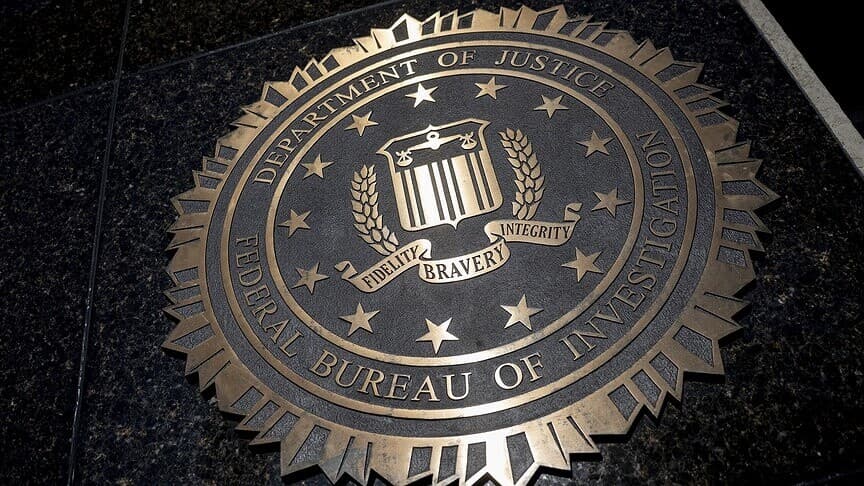 FBI'ın ICE Yetkililerine Yönelik Saldırı Soruşturmalarını Durduracağı İddiası