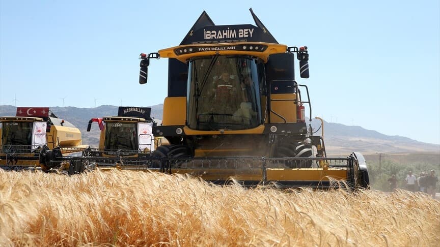 Tarım ve Orman Bakanı Yumaklı, Kırıkkale'de Arpa Hasadına Katıldı