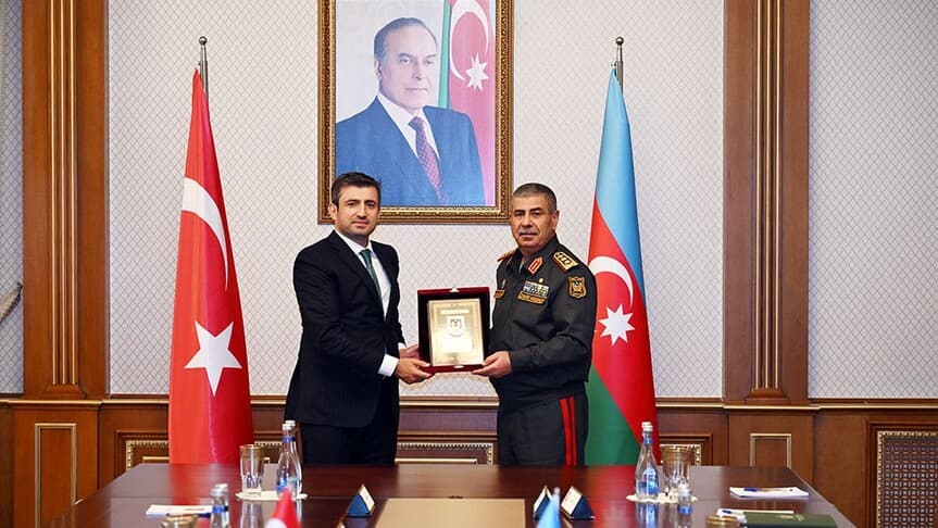 Azerbaycan Savunma Bakanı Hasanov, Baykar Başkanı Bayraktar ile Görüştü