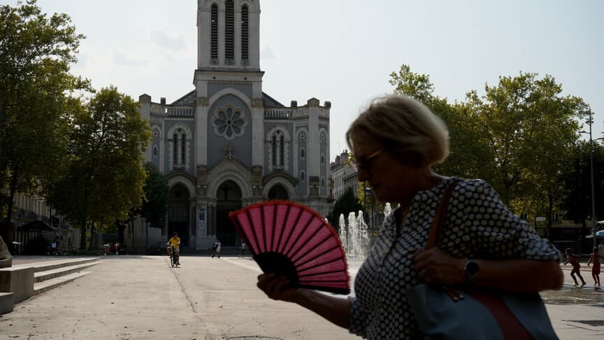 Fransa'da Hükümet, Sıcak Hava Dalgası Yönetimi Üzerine Eleştiriliyor