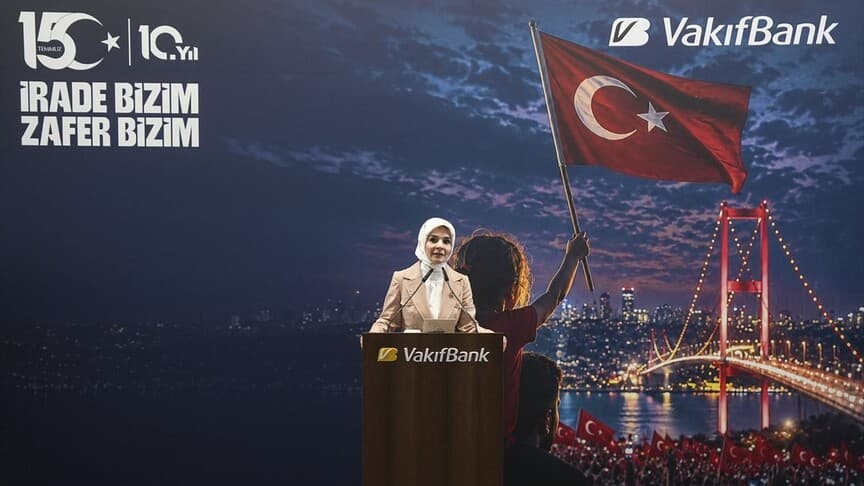 Bakan Göktaş, VakıfBank'ın Sergisinde Konuştu