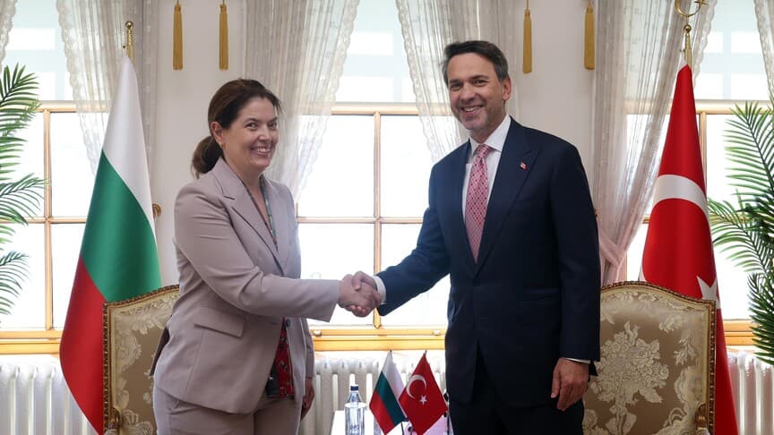 Bakan Bayraktar ve Bulgaristan Enerji Bakanı Petrova Enerji İşbirliğini Ele Aldı