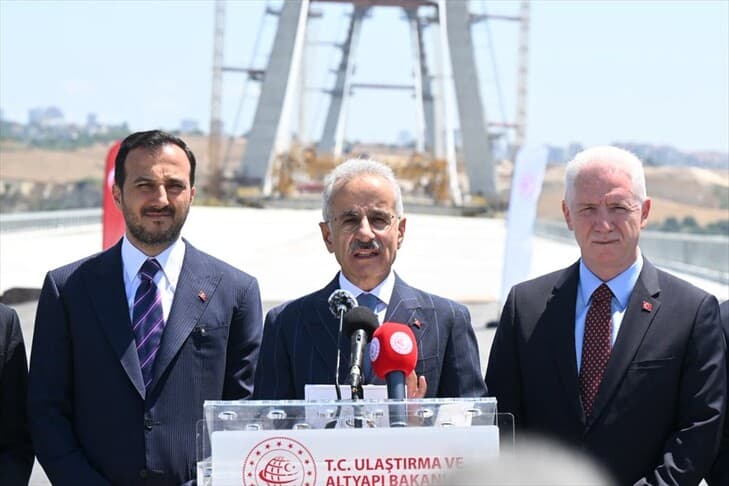 Bakan Uraloğlu, "Başakşehir-Nakkaş Otoyolu"nda Denetlemelerde Bulundu