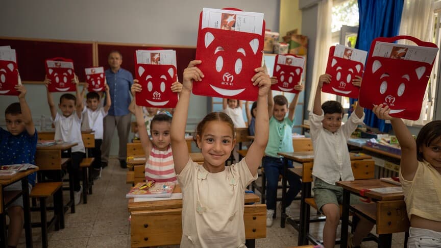 Yaklaşık 18 Milyon Öğrenci Karnelerini Alarak Yaz Tatiline Başladı