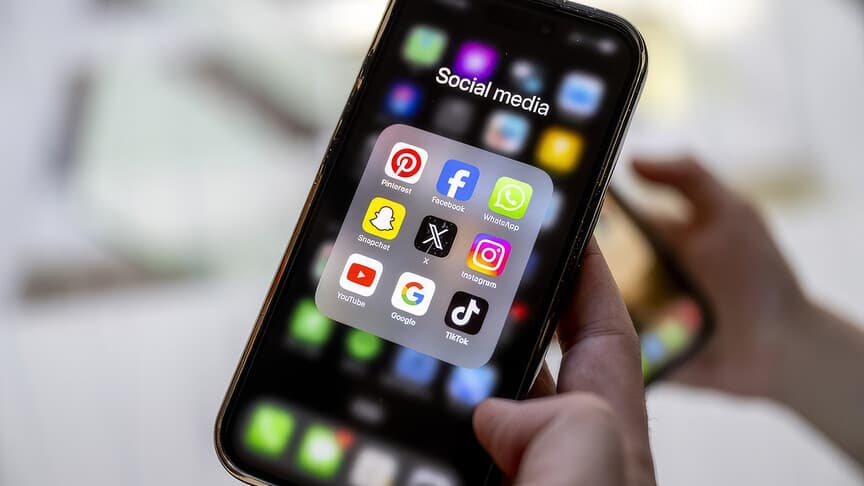 Çekya, okullarda cep telefonlarını yasaklamayı planlıyor