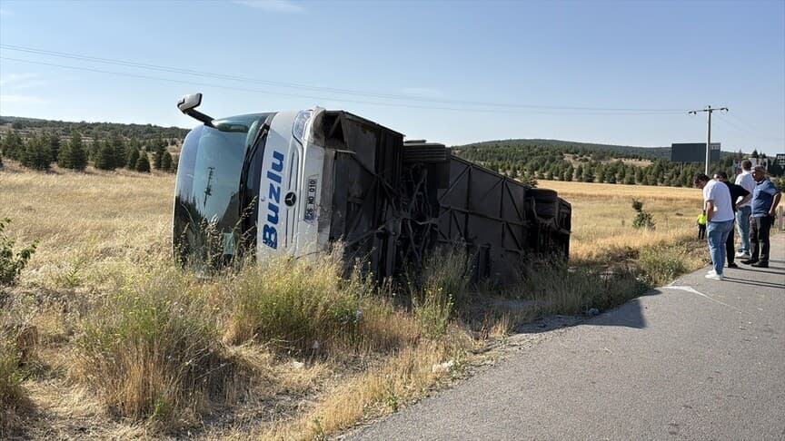 Eskişehir'de Yolcu Otobüsü Kazası: Şarampole Devrildi