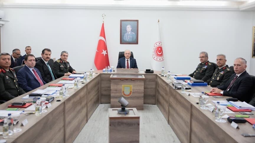 Savunma Bakanı Güler, Kıbrıs Türk Barış Kuvvetleri'nde İncelemelerde Bulundu