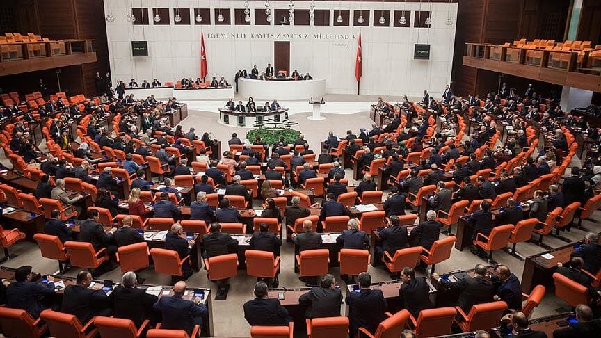 Öğrenci Affı ve Yükseköğretim Düzenlemelerini İçeren Kanun Teklifi Komisyonda Kabul Edildi