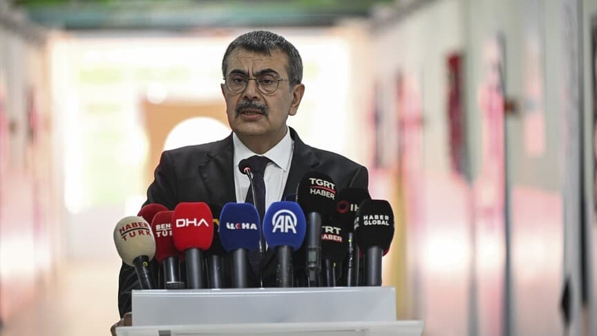 Bakan Tekin'den Yaz Tatili İçin Kitap Okuma Tavsiyesi