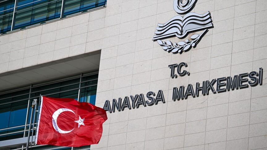 AYM, Noter Katipleri ve Adaylarının Disiplin Cezalarına İlişkin Düzenlemeyi İptal Etti