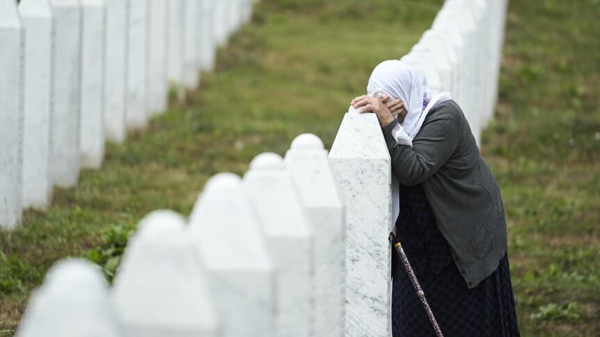 Srebrenitsa Soykırımı Kurbanlarının 1000'den Fazlasının Cenazesi Hâlâ Kayıp