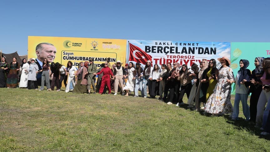 Cumhurbaşkanı Erdoğan, Hakkari'deki Kadın Şenliği'ne Telefonla Katıldı
