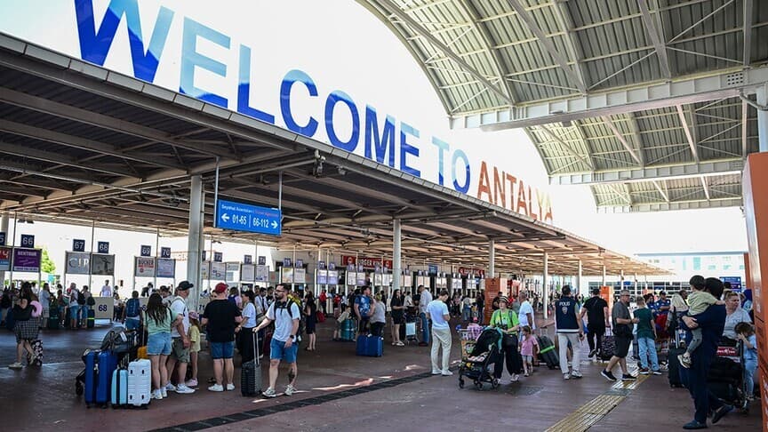 Antalya Havalimanı 5 Ayda 9 Milyondan Fazla Yolcuya Hizmet Verdi