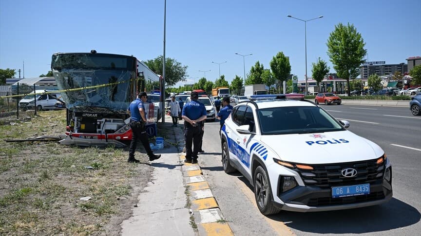 Başkentte EGO Otobüsü ile Ticari Araç Kazasında 1 Kişi Hayatını Kaybetti, 9 Kişi Yaralandı