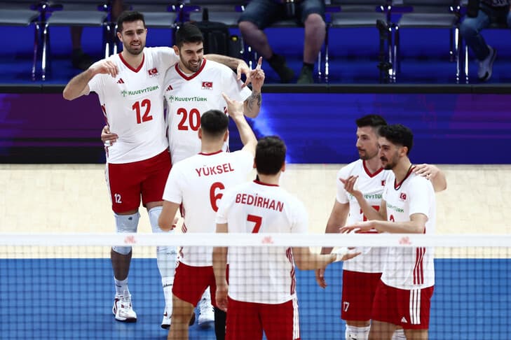 A Milli Voleybol Takımı, Arjantin'i 3-2 Yendi