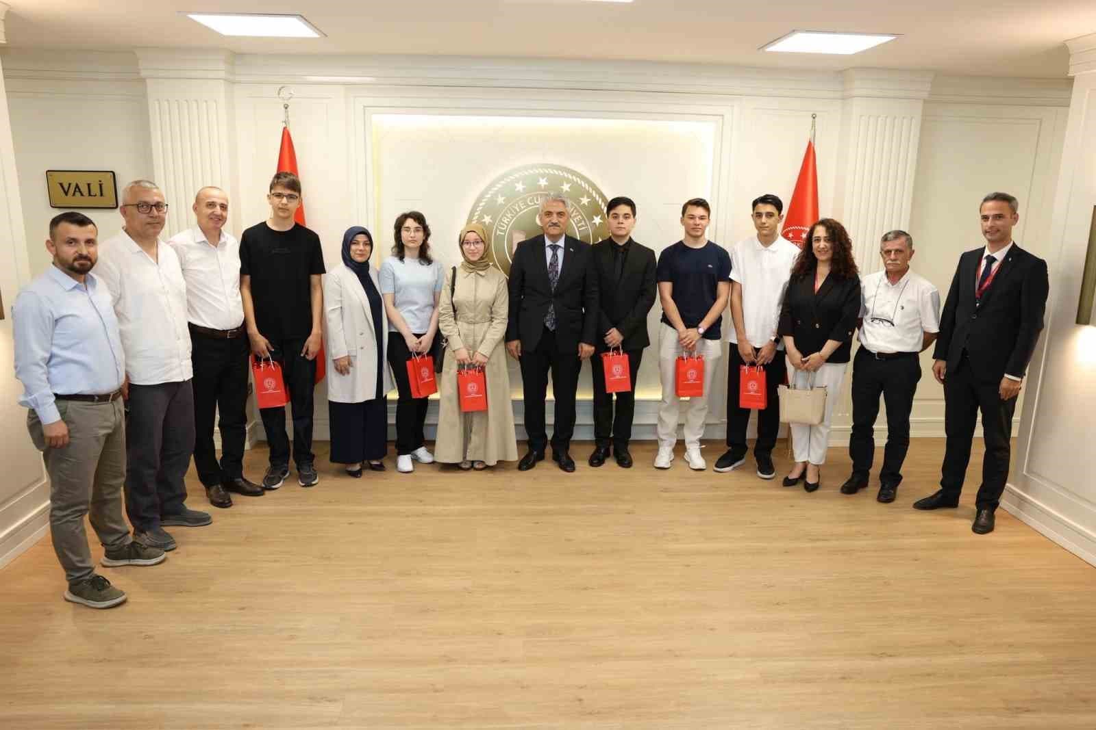 Başarılı YKS ve LGS Öğrencileri Vali Makas Tarafından Kabul Edildi