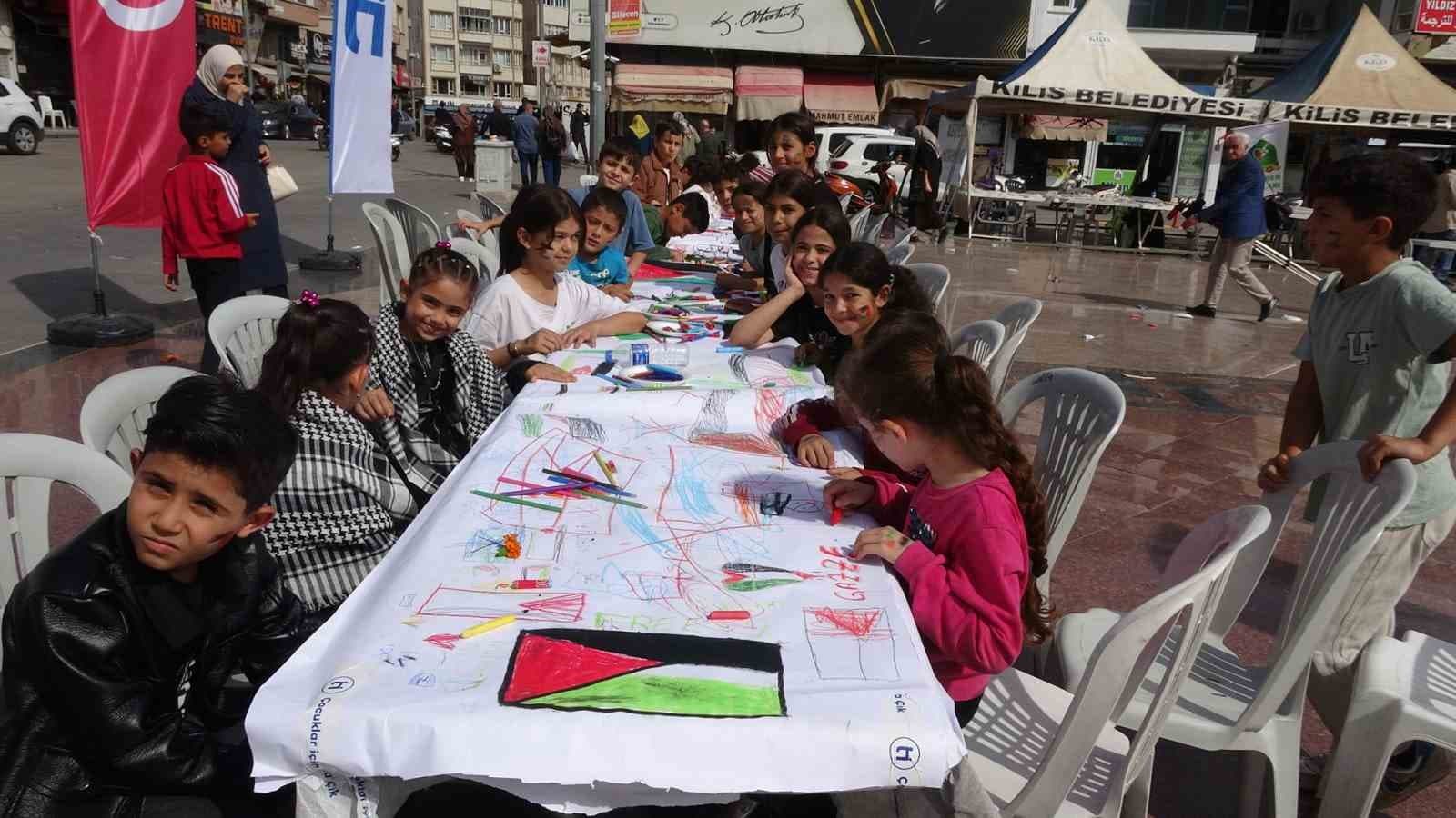 Kilis'te Çocuklar, Filistinli Yaşatlarının Sesi Olmak İçin Resimler Çizdi