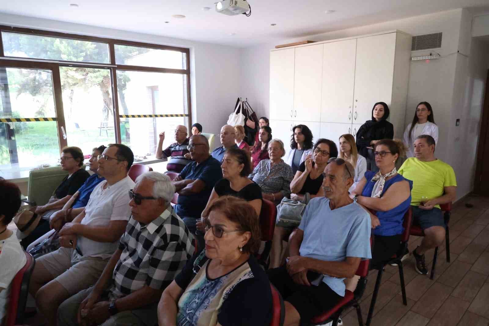Antalya Büyükşehir Belediyesi Mavi Ev'de Alzheimer Farkındalığı ve Destek Etkinlikleri Düzenledi