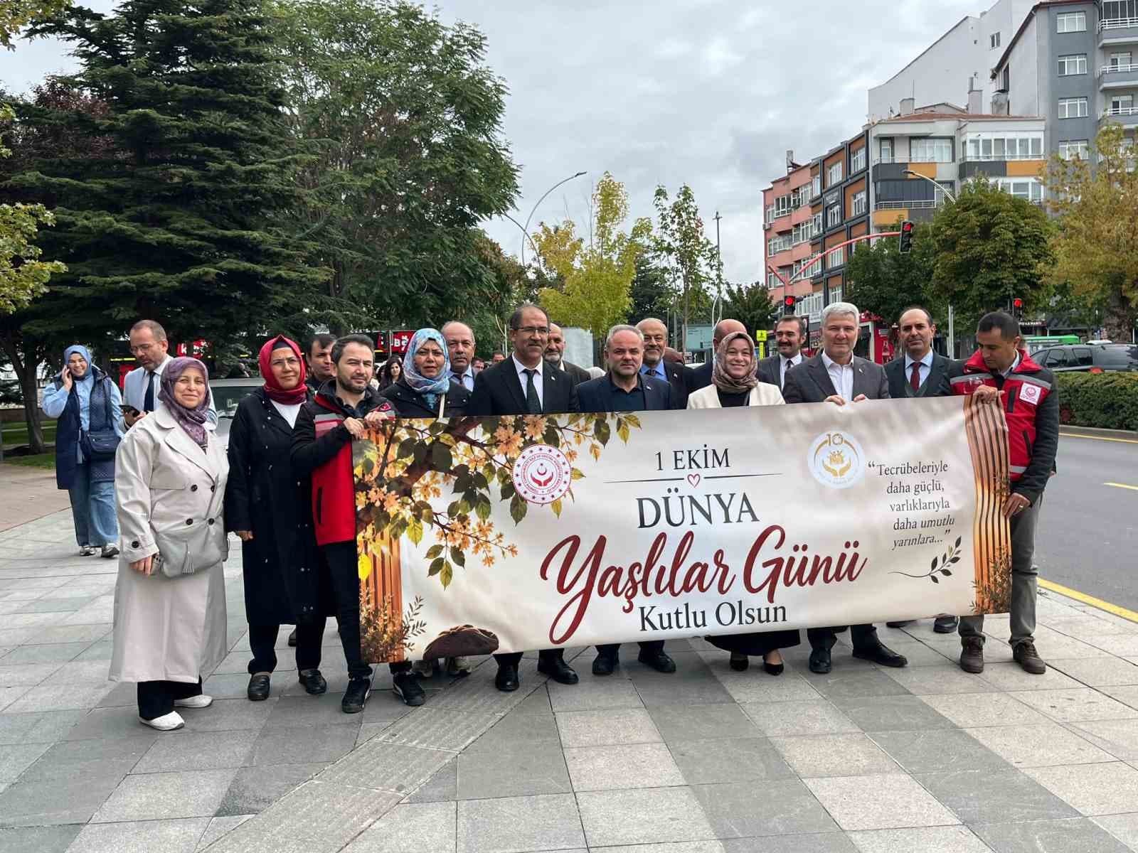 Çorum'da 1 Ekim Dünya Yaşlılar Günü Anısına Farkındalık Yürüyüşü